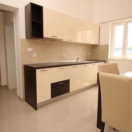 Apartment In Mit Eigenem Balkon Baska (Krk)