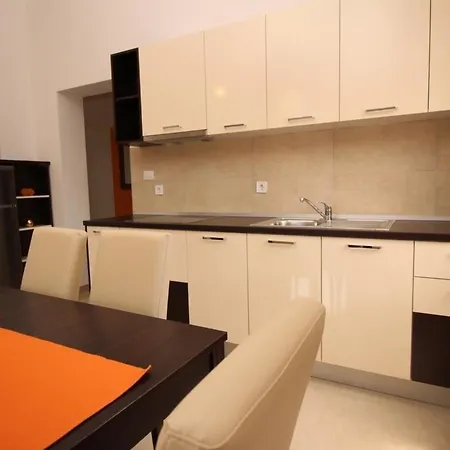Apartment In Mit Eigenem Balkon Baska (Krk)